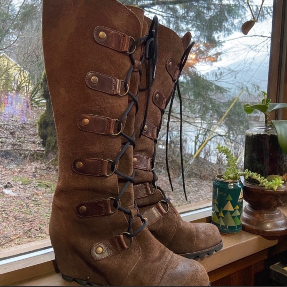 SOREL Lace Up Joan of Arctic Wedge Boot Suede Leather Rubber
